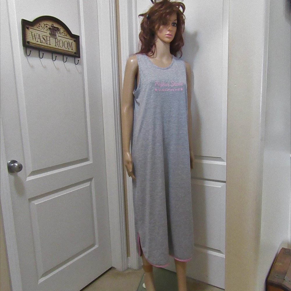 Ladies longer night gown guessing medium